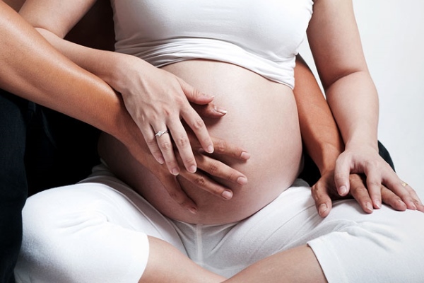 Xoa bụng khi mang thai dễ gây sảy thai