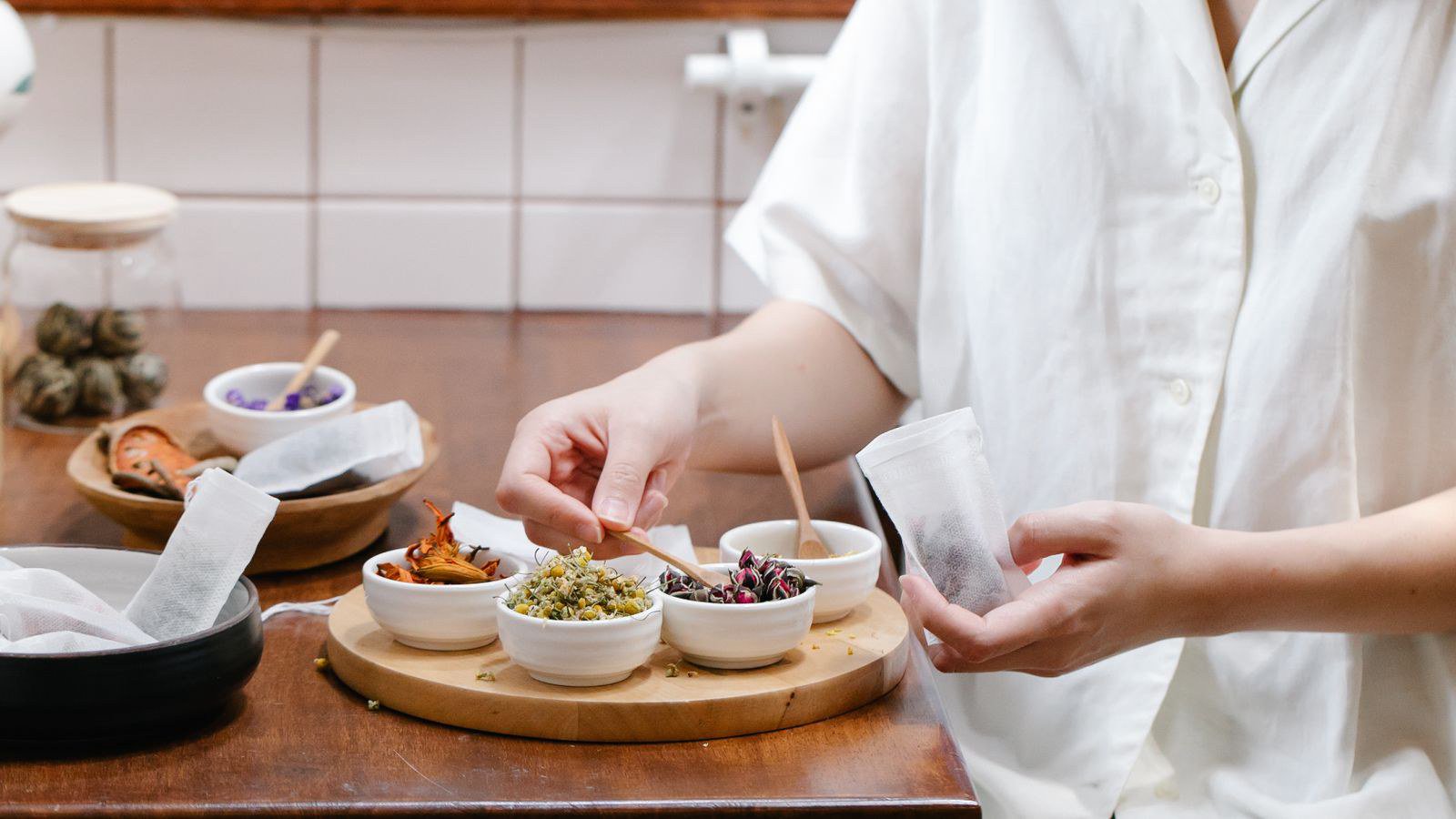 Chăm sóc tại nhà: ngâm nước ấm, vệ sinh, ăn nhiều chất xơ